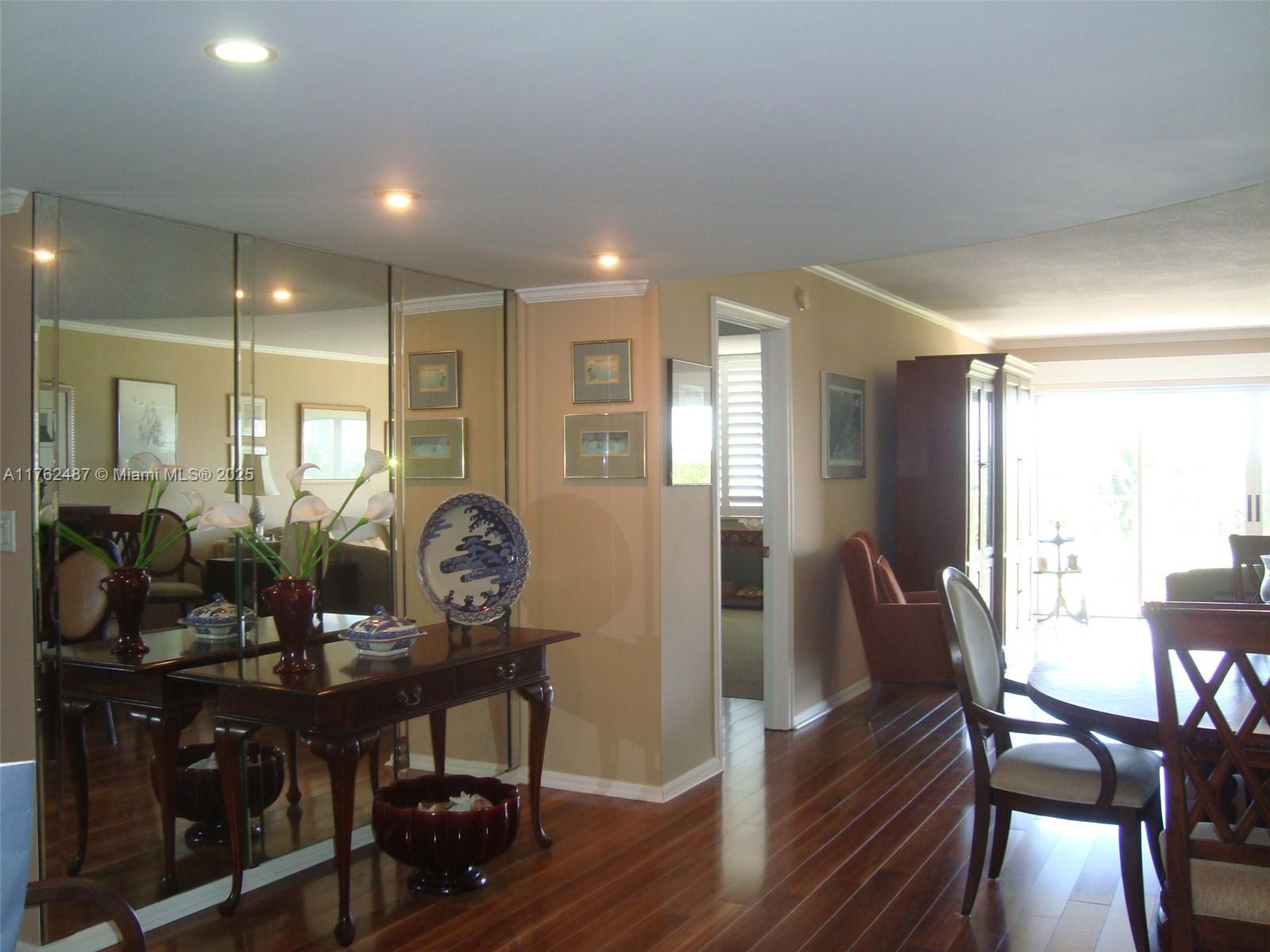 LAKE HARBOUR TOWERS CONDO - Residential