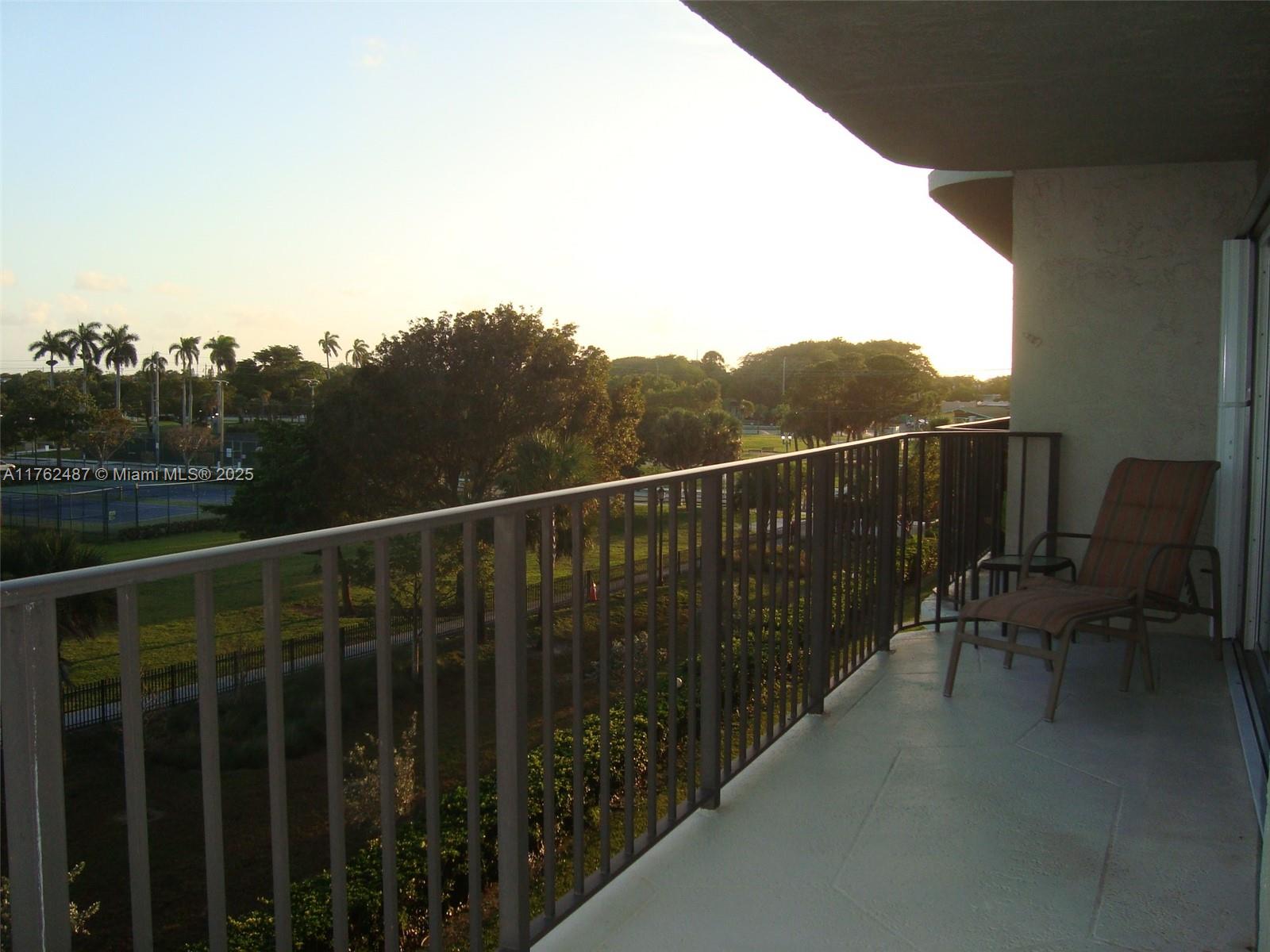 LAKE HARBOUR TOWERS CONDO - Residential
