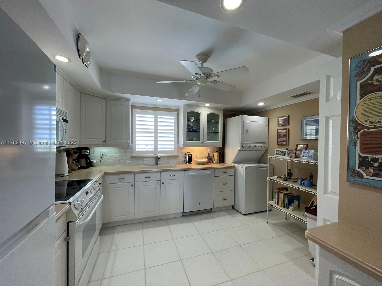LAKE HARBOUR TOWERS CONDO - Residential
