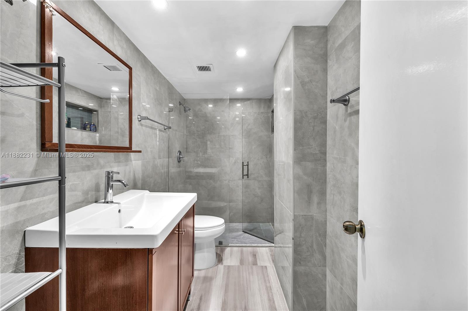 CLIFTON CONDO - Residential