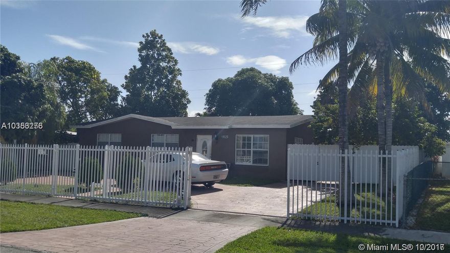 BEAUTIFUL HOMES FOR A SINGLE FAMILY, EXCELLENT AREA,GREAT NEIGHBORHOOD, NO HOA,WITH LARGE LOT ALL FENCE IN WITH FRUIT TREES. PROPERTY NEEDS SOME UPDATE BUT LOTS OF POTENTIAL. WELL LOCATED NEAR TURNPIKE, SHOPPING CENTERS, SCHOOLS FROM WALKING DISTANCE. PLEASE CALL FOR A PRIVATE SHOWING. IT WONT LAST!!