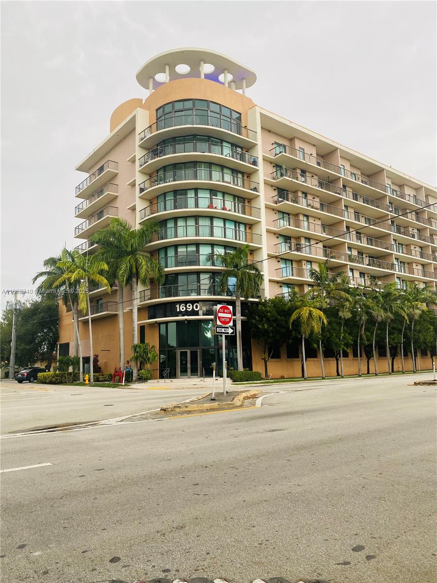 A+ Location and well desired community! Spacious 2 bed 2 bath unit with stunning city skyline views!
Large Ceramic tiles thru-out, Gourmet Kitchen overlooking living/dining . Each bedroom w/ own bathroom ,large closets and with stunning city views. Extra Large balcony that extends thru-out living and bedroom areas, fantastic for entertaining! This unit comes with 2 Parking Spaces and 1 additional Storage unit too! Community is walled in with Pool, Gym and Clubhouse. Pet friendly bldg, close to Gables, Brickell and Airport.