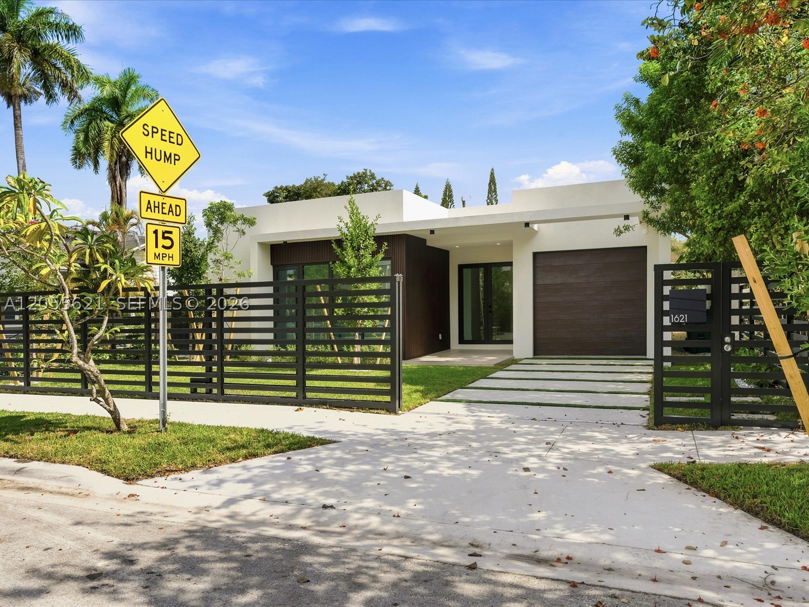 1621 SW 11th Ter