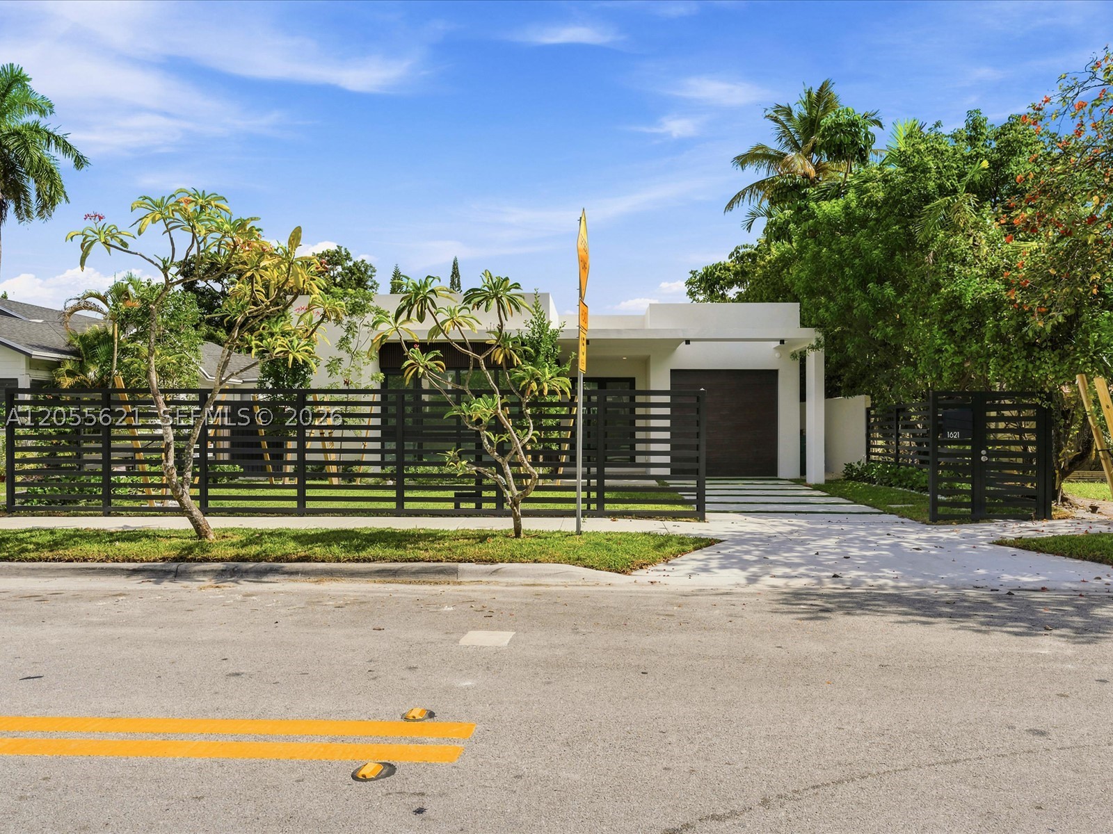 1621 SW 11th Ter