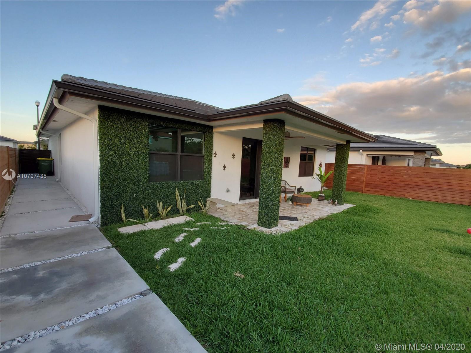 PALM RIDGE GARDENS - Residential