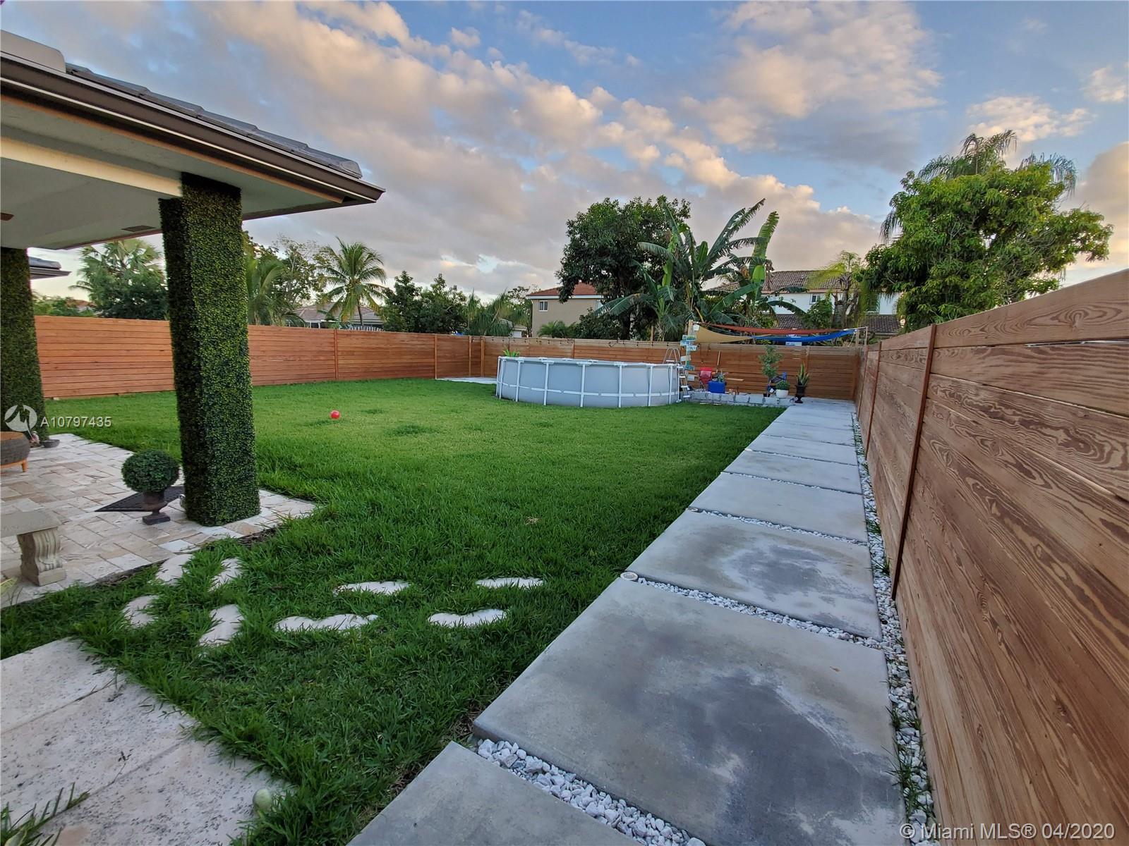 PALM RIDGE GARDENS - Residential