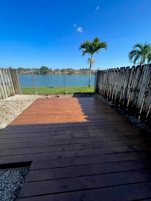 Don't pass up this opportunity! Beautiful Lakefront townhouse, has new flooring, new SS appliances and a patio overlooking the lake. 1,450 living area, the  Kitchen, living room and dining room and 1/2 bathroom are in the 1st floor. and 3 bathrooms and 2 bathrooms in the 2nd floor. Well maintained! Bring your offers!!!