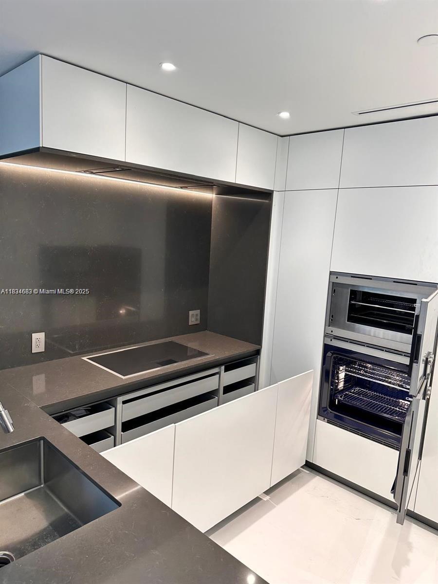 300 Biscayne Boulevard 2709W