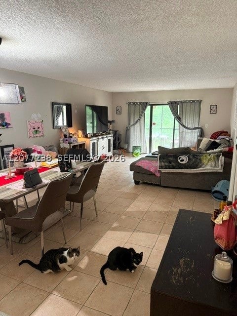 215 Lakeview Dr 203, Weston FL 33326