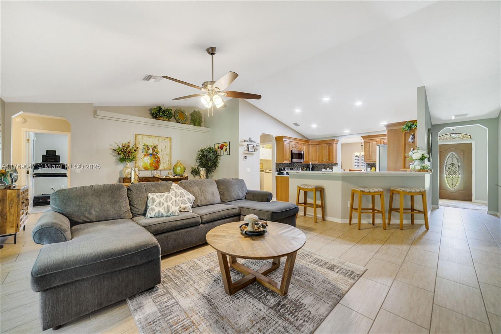 ROLLING HILLS - Residential