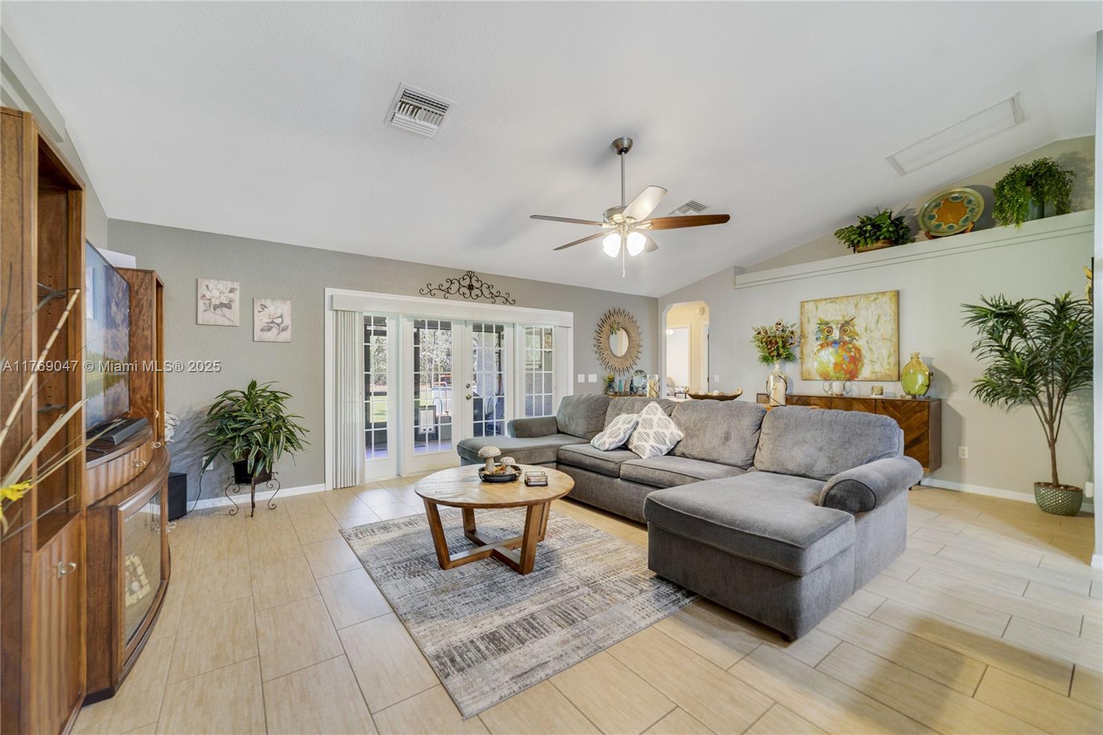 ROLLING HILLS - Residential