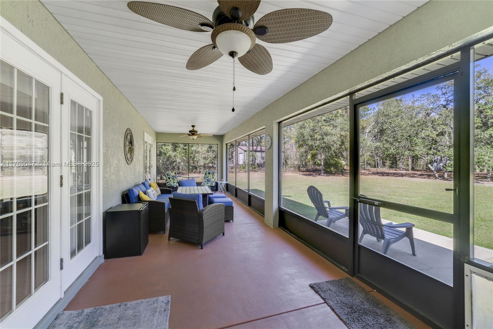 ROLLING HILLS - Residential