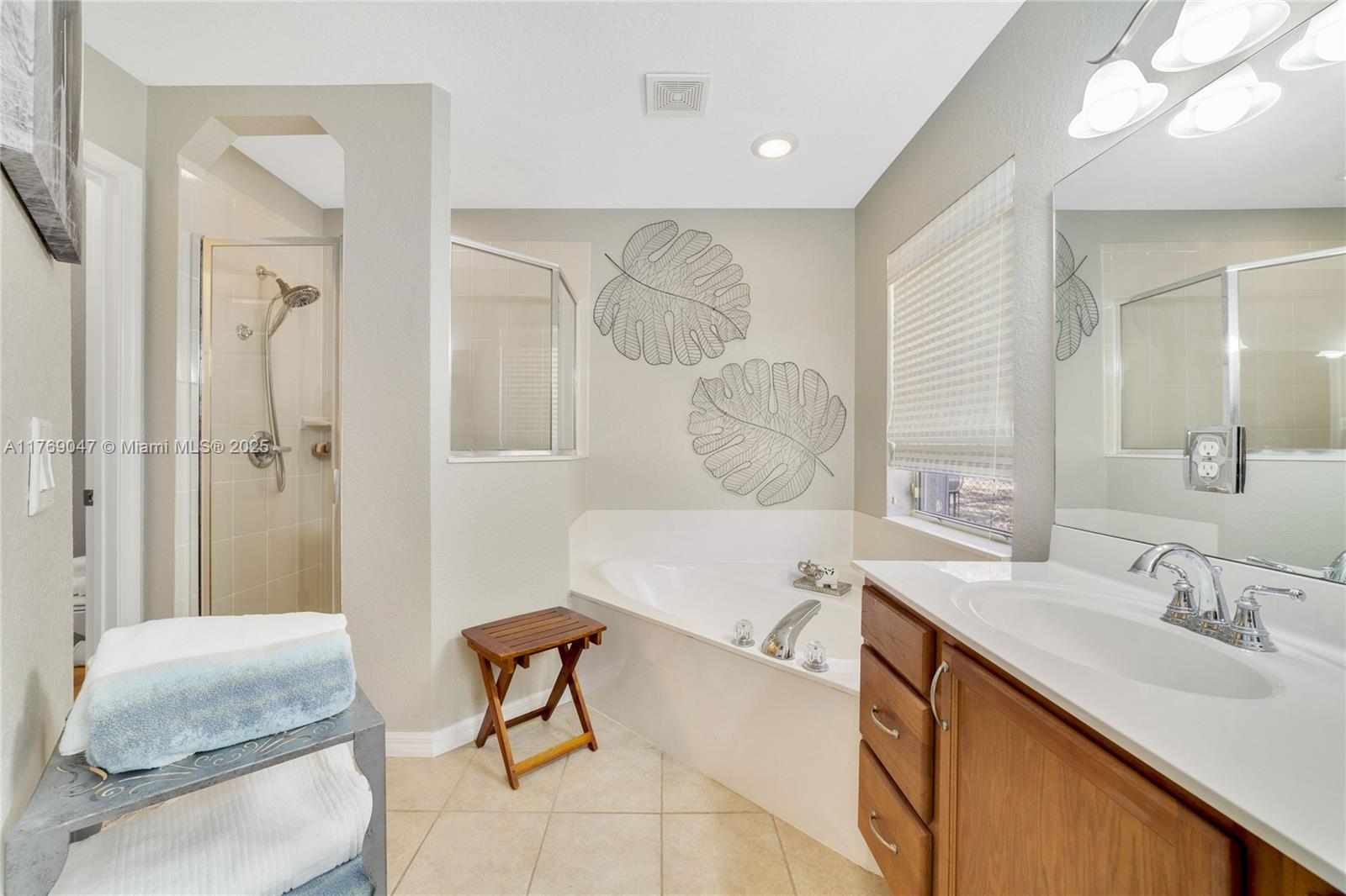 ROLLING HILLS - Residential