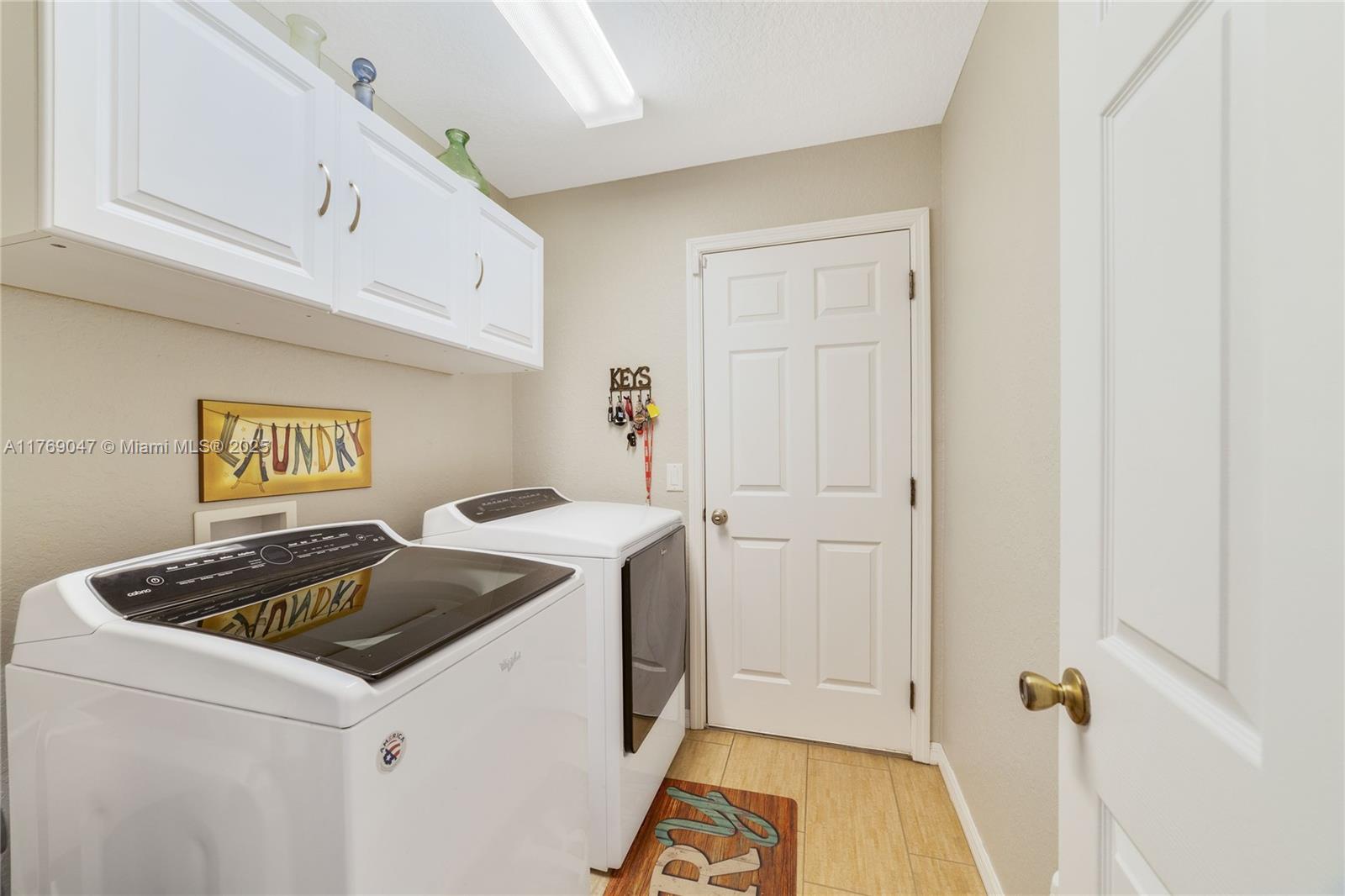 ROLLING HILLS - Residential