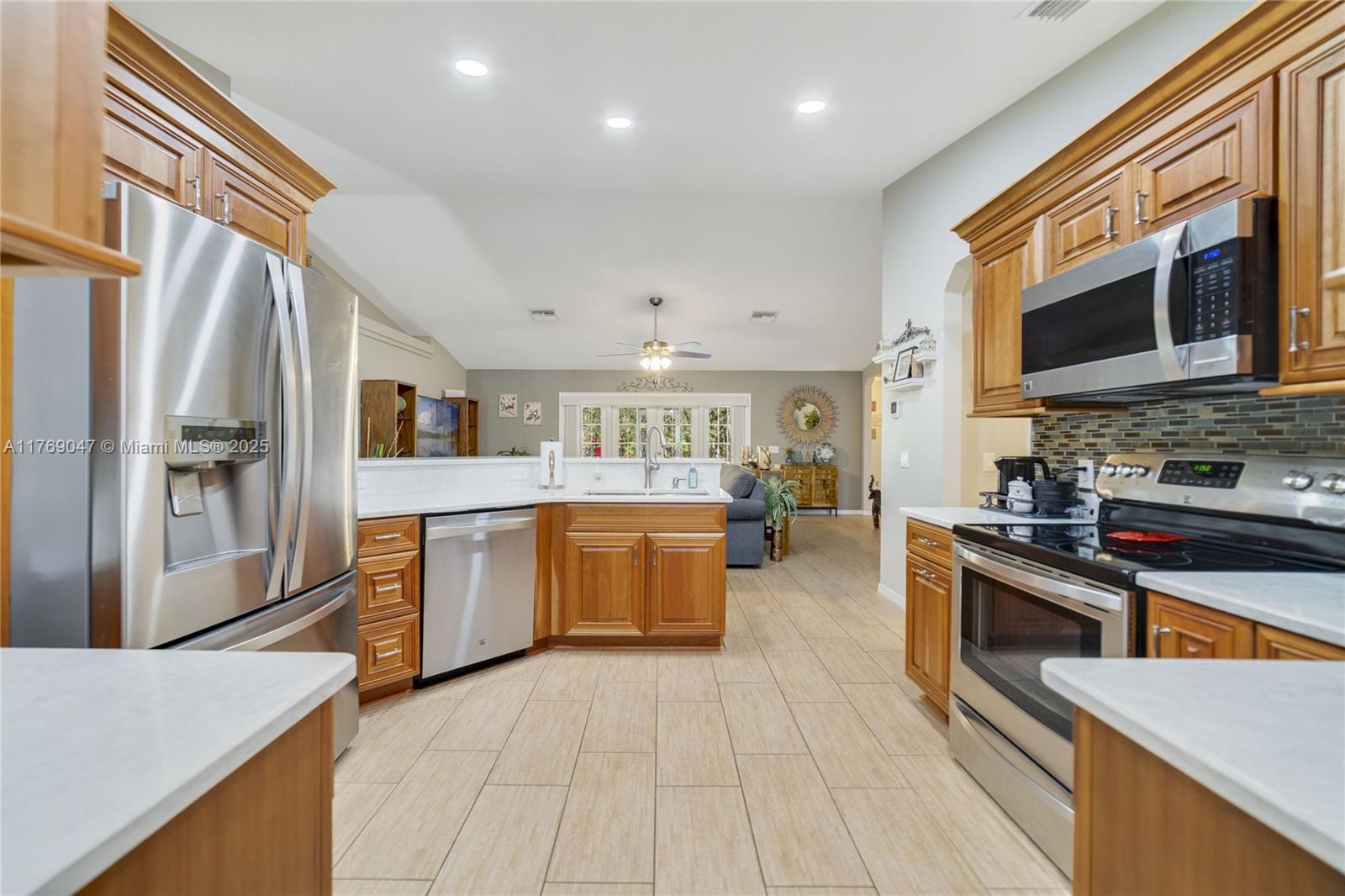 ROLLING HILLS - Residential