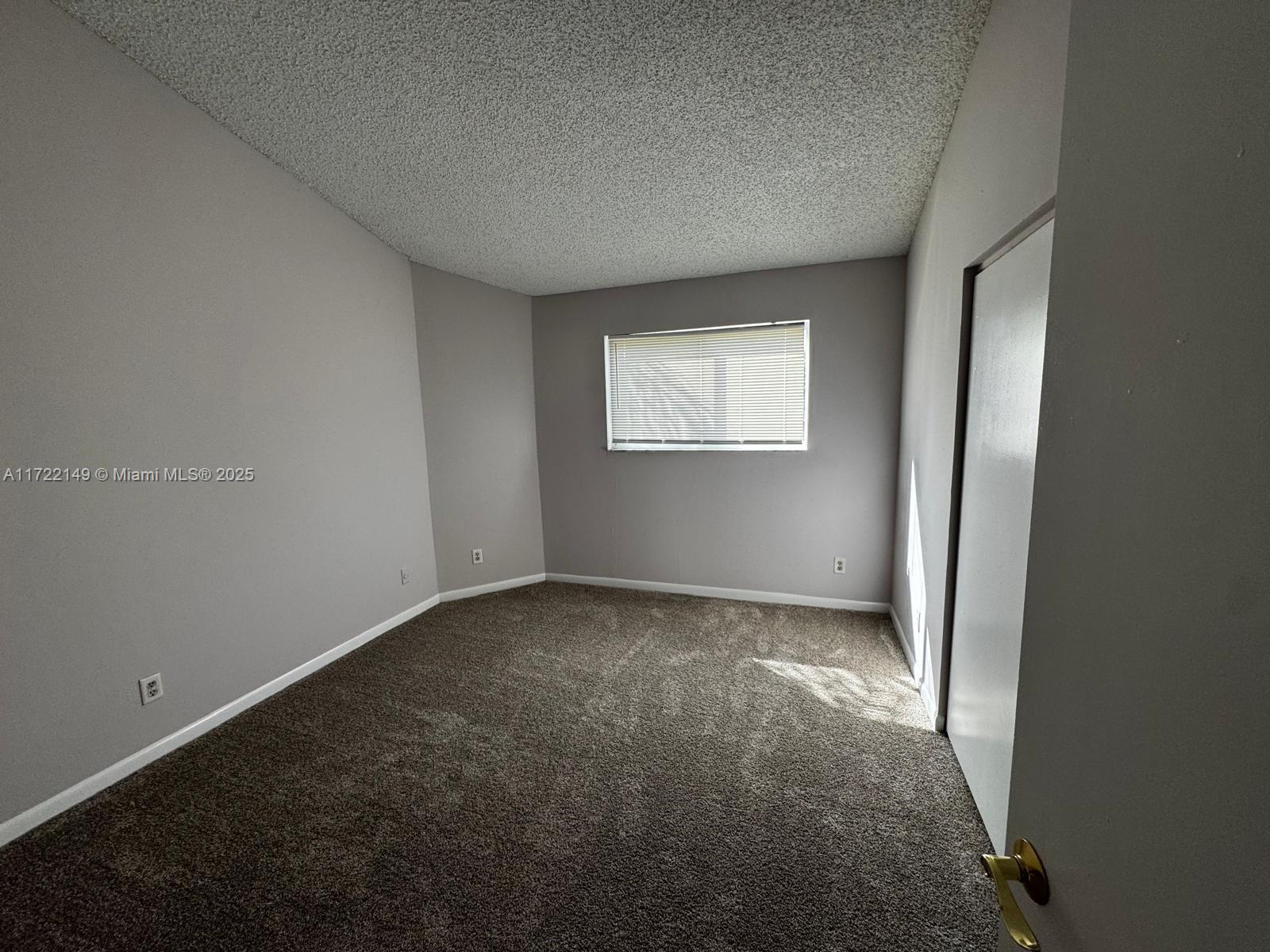 SUMMER LAKE - Residential