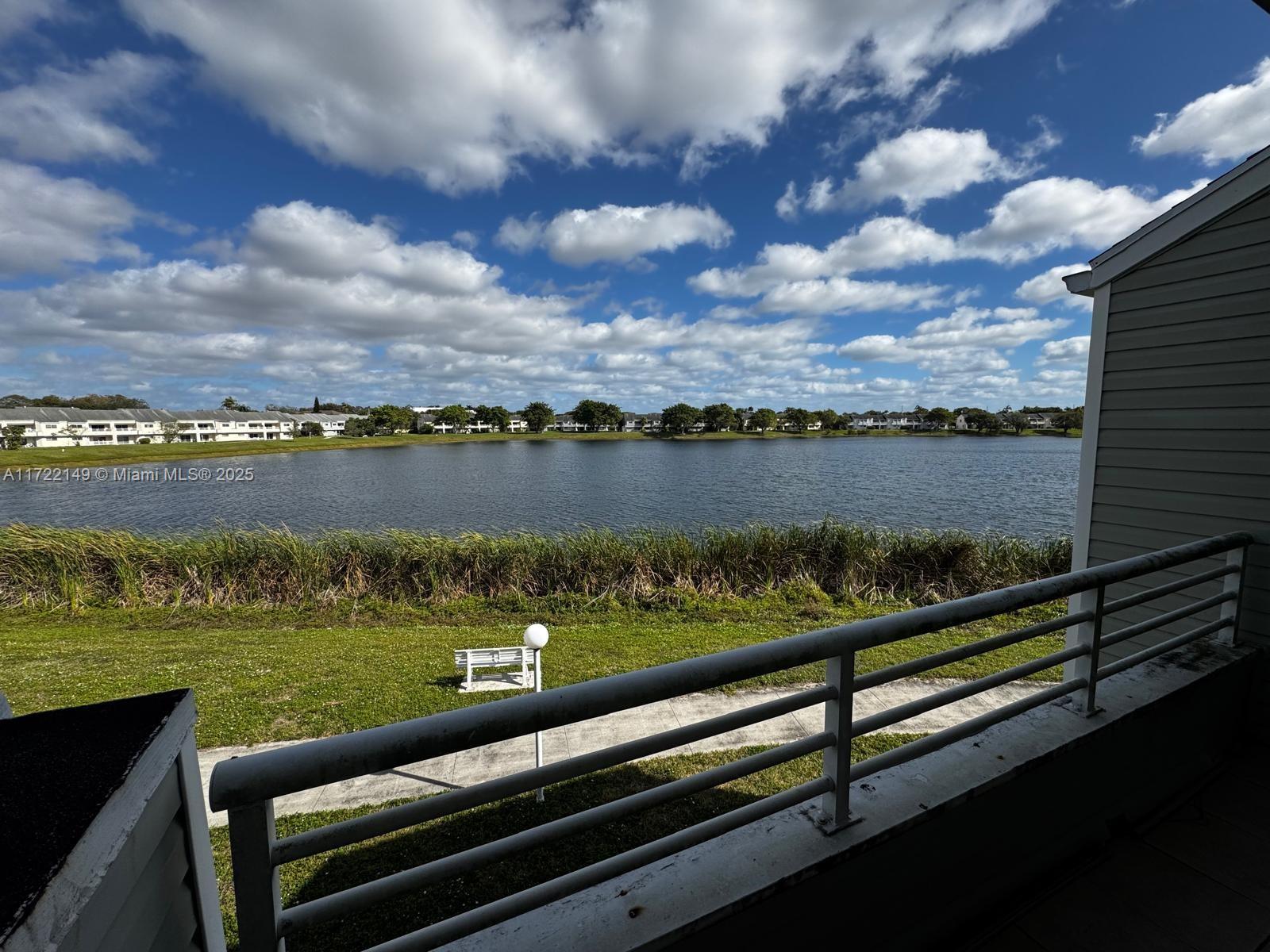 SUMMER LAKE - Residential