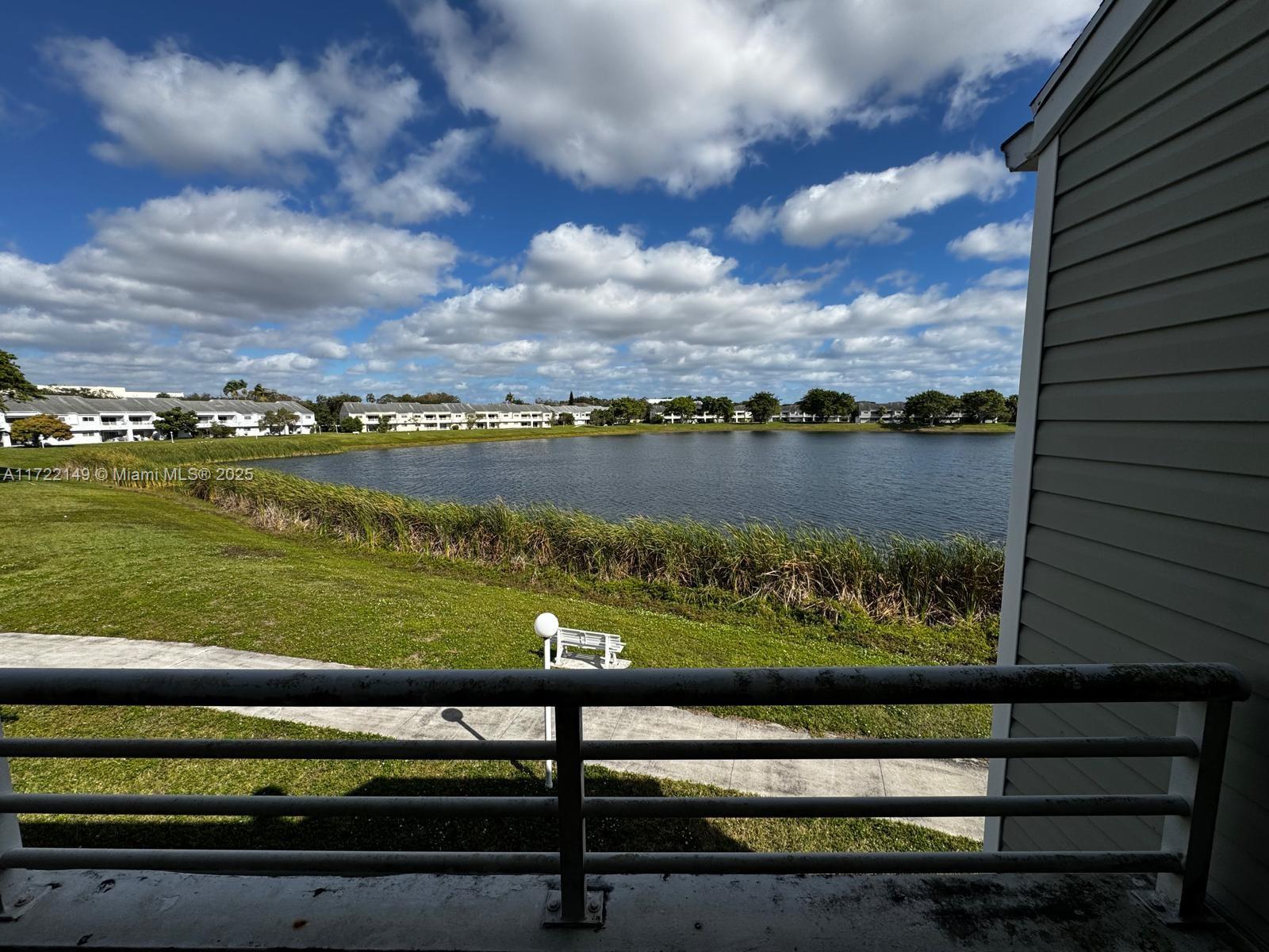 SUMMER LAKE - Residential