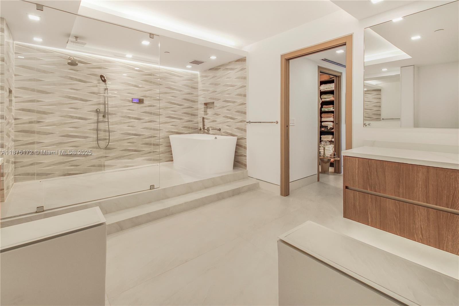 THE PENINSULA II CONDO - Residential