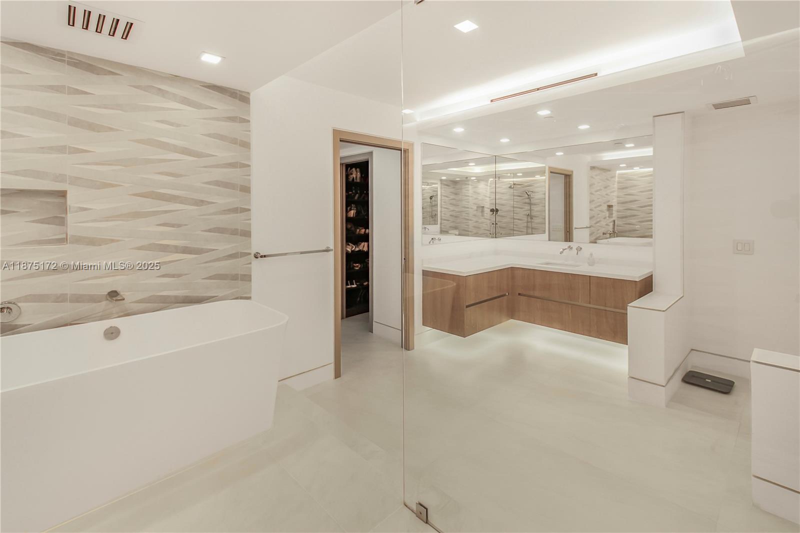 THE PENINSULA II CONDO - Residential