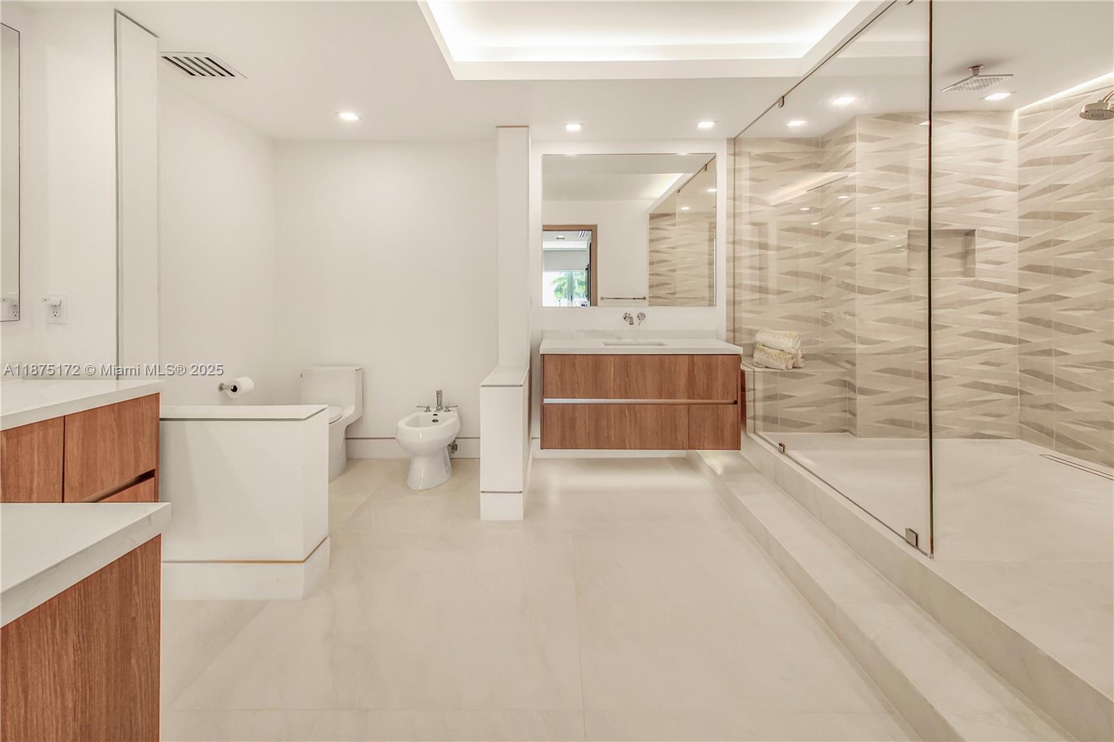 THE PENINSULA II CONDO - Residential