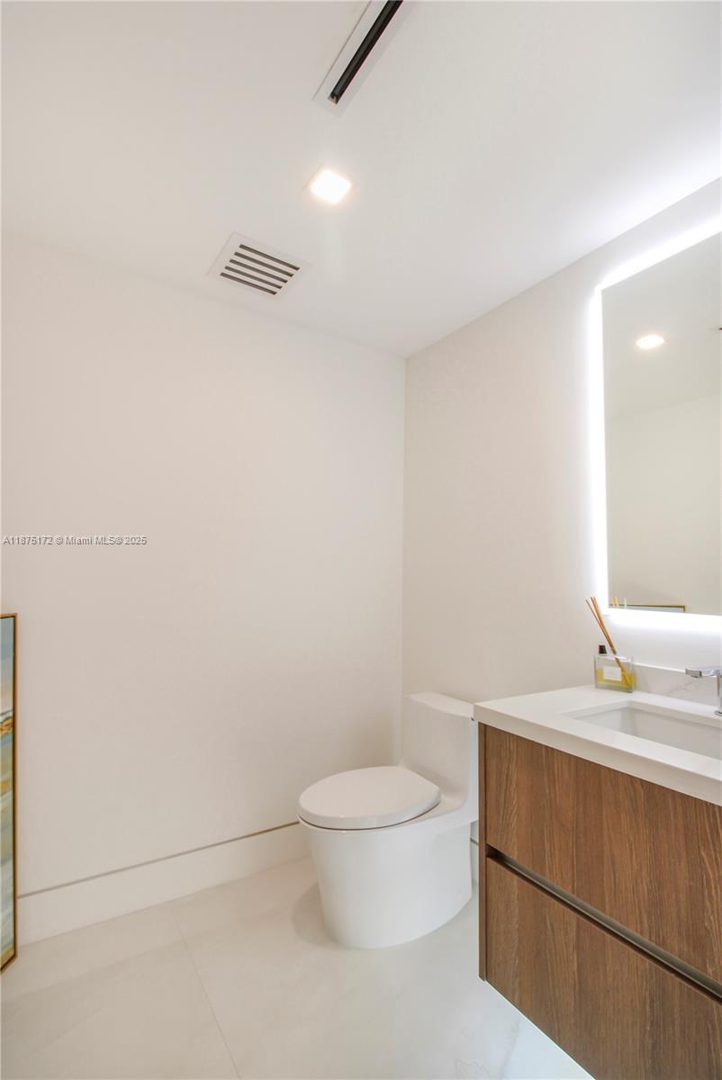 THE PENINSULA II CONDO - Residential