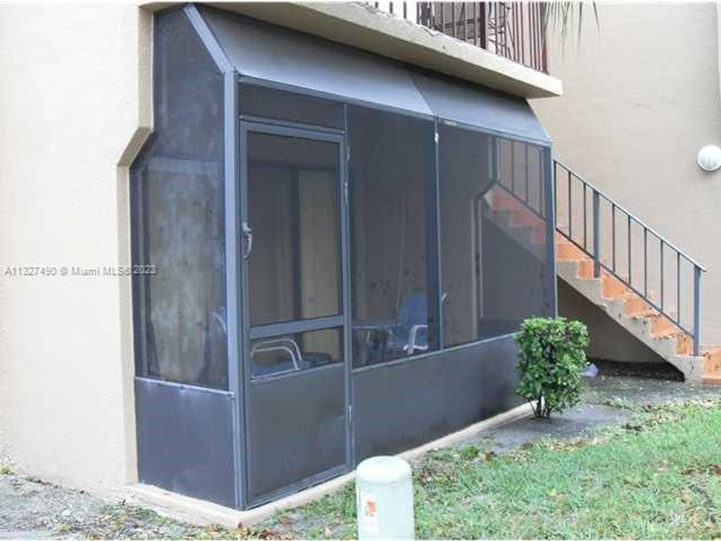 Photo of 301 N Pine Island Rd #117, Plantation, FL 33324 (MLS # A11327490)