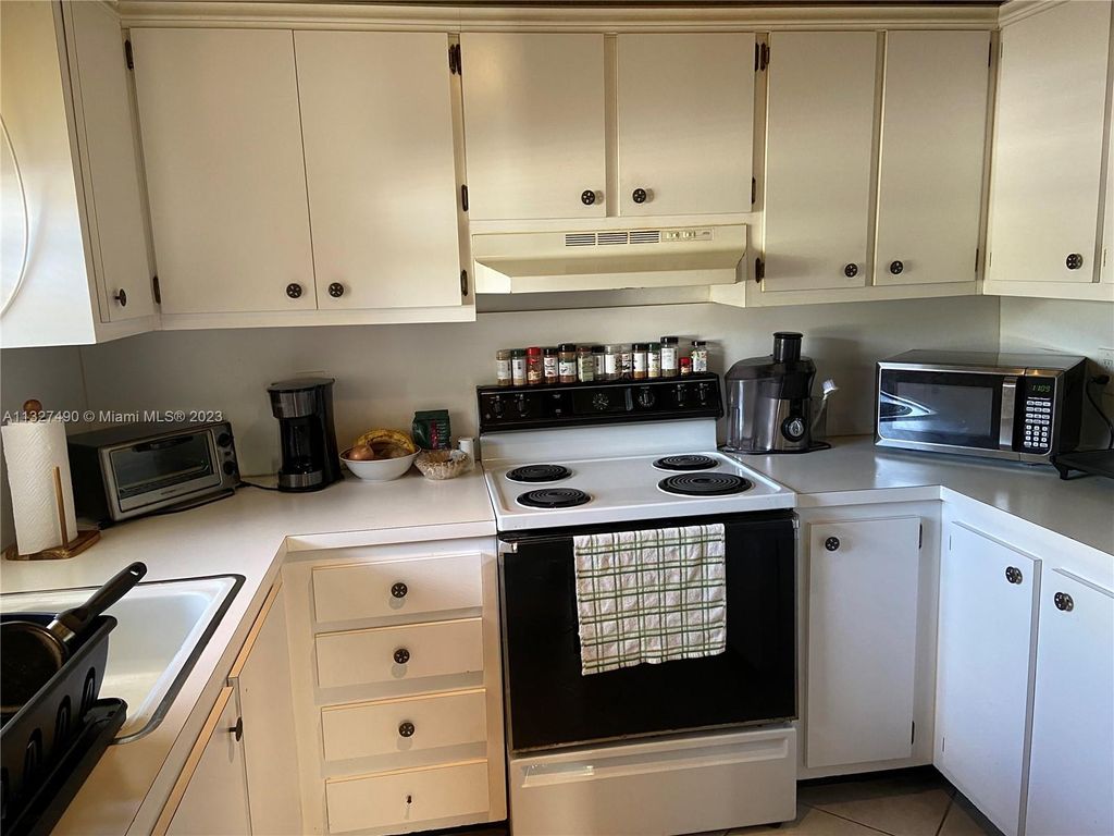 Photo of 301 N Pine Island Rd #117, Plantation, FL 33324 (MLS # A11327490)