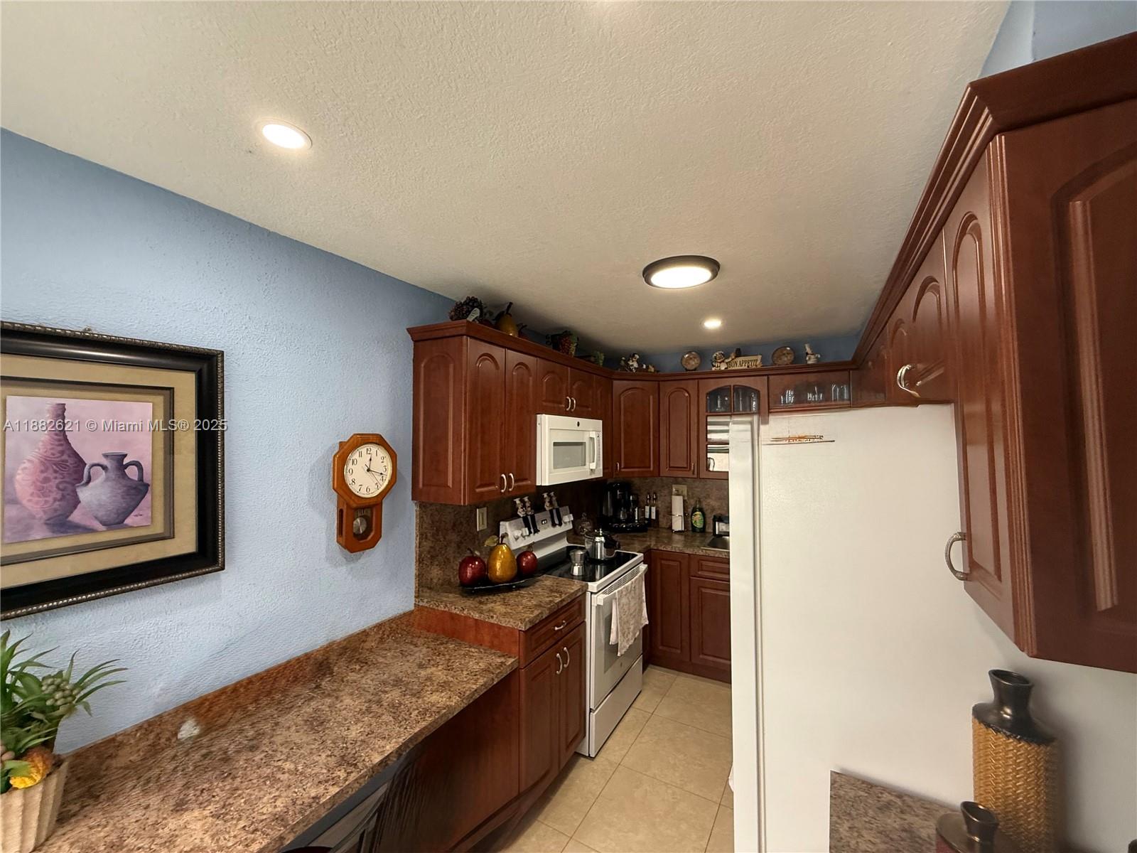 MILE APTS CONDO - Residential