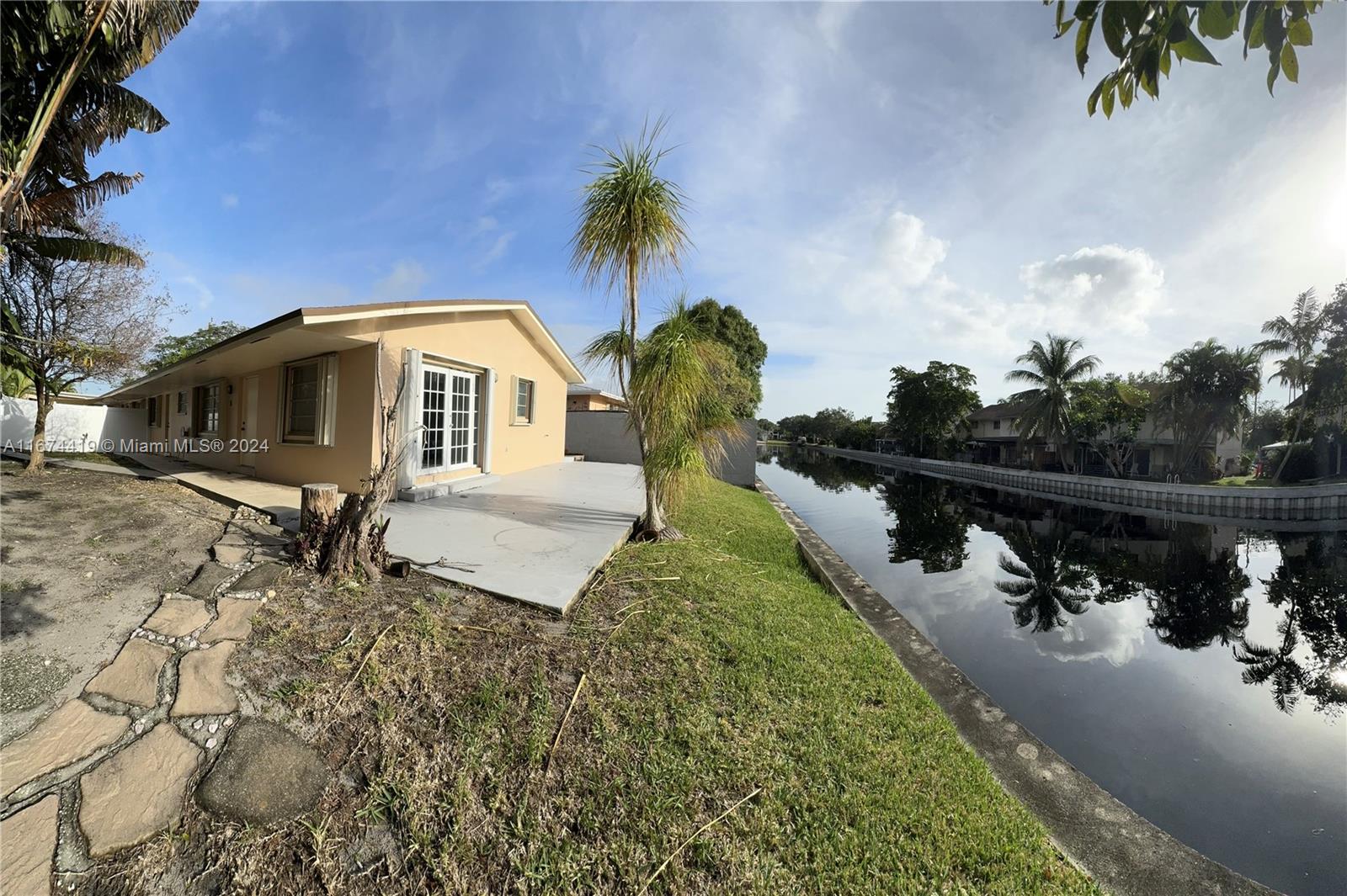 Rental Property at 590 Ne 20th St 2, Wilton Manors, Broward County, Florida - Bedrooms: 3 
Bathrooms: 2  - $2,900 MO.