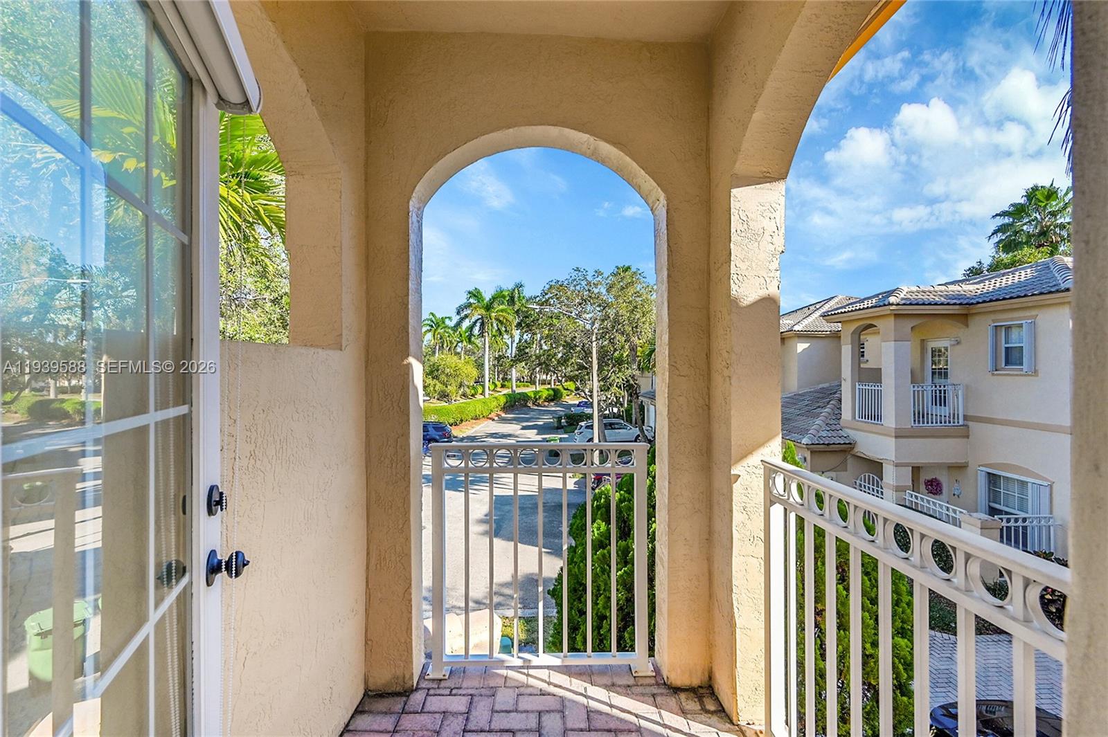 PEMBROKE ISLES - Residential