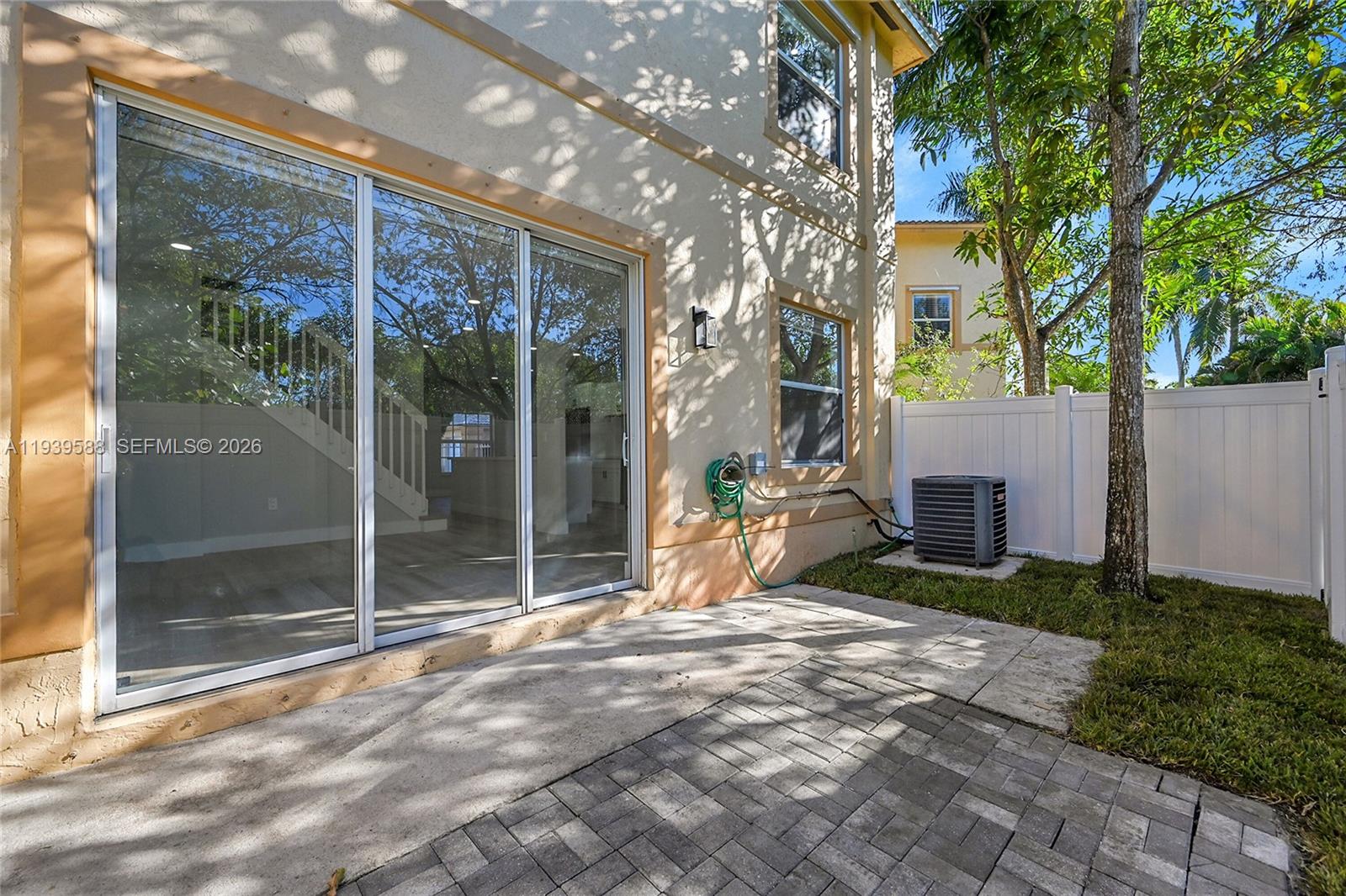 PEMBROKE ISLES - Residential