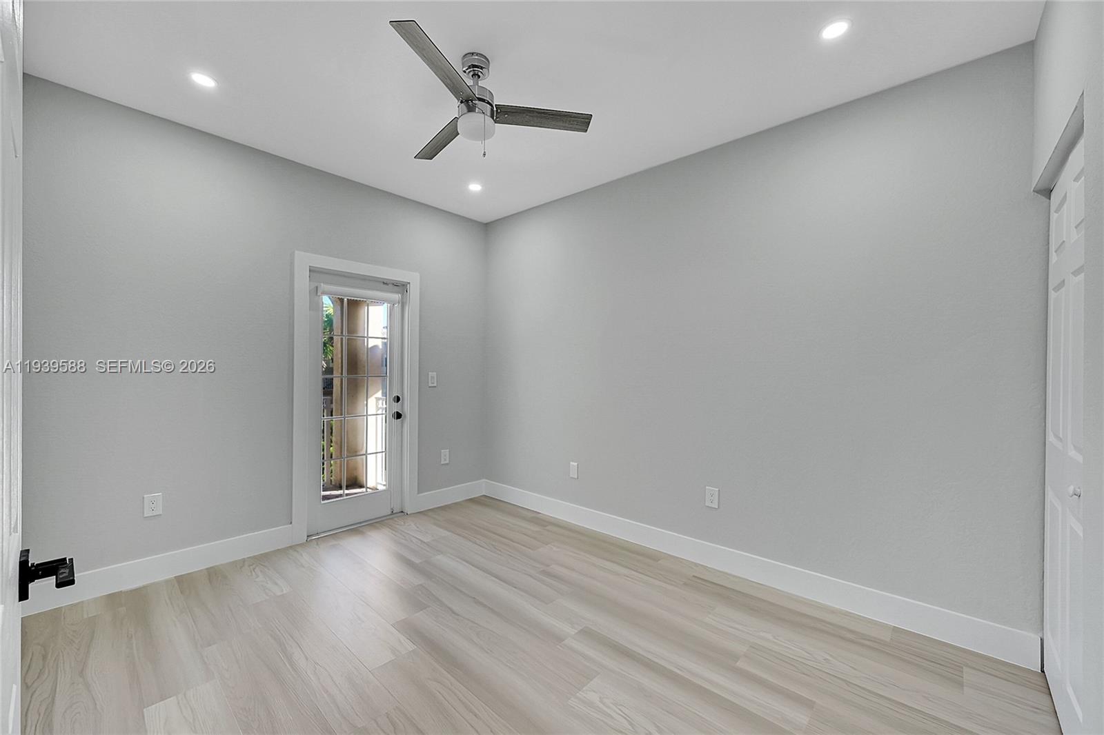 PEMBROKE ISLES - Residential