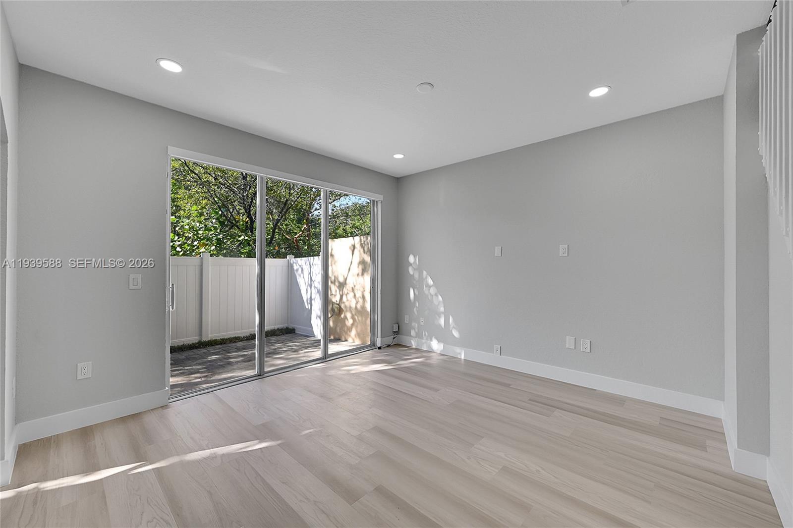 PEMBROKE ISLES - Residential