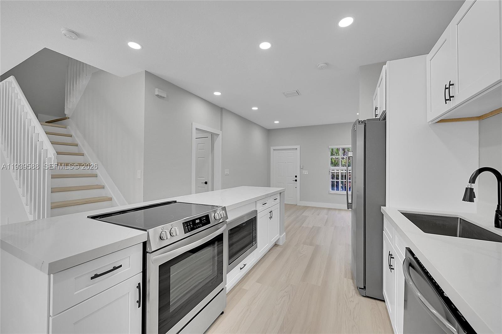 PEMBROKE ISLES - Residential