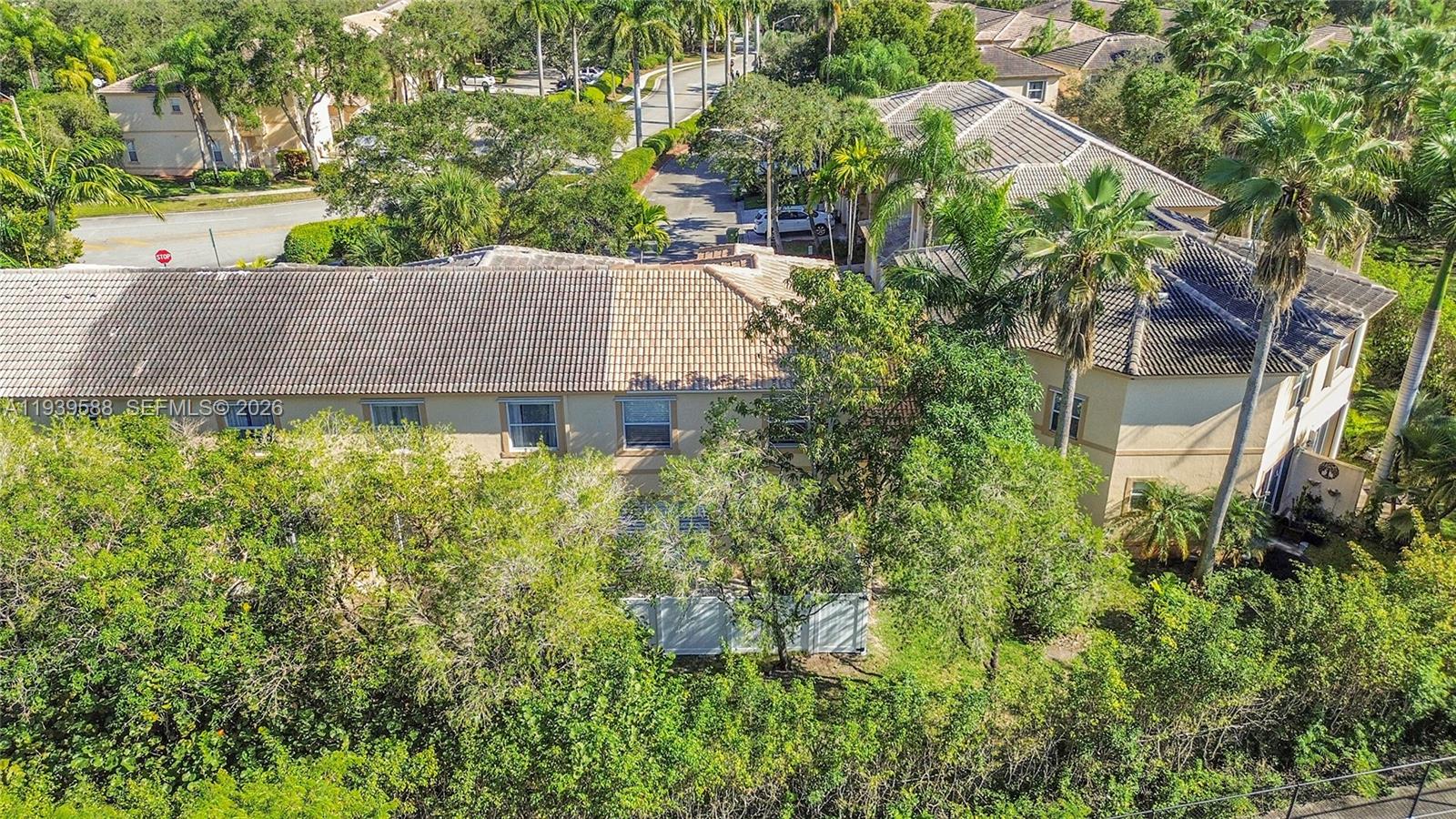 PEMBROKE ISLES - Residential