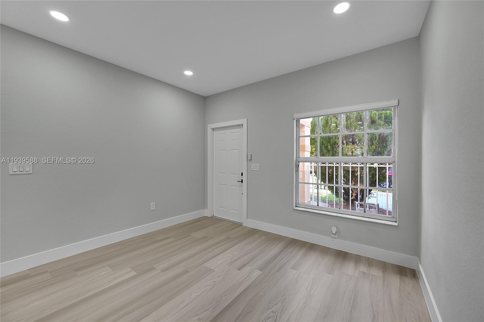 PEMBROKE ISLES - Residential