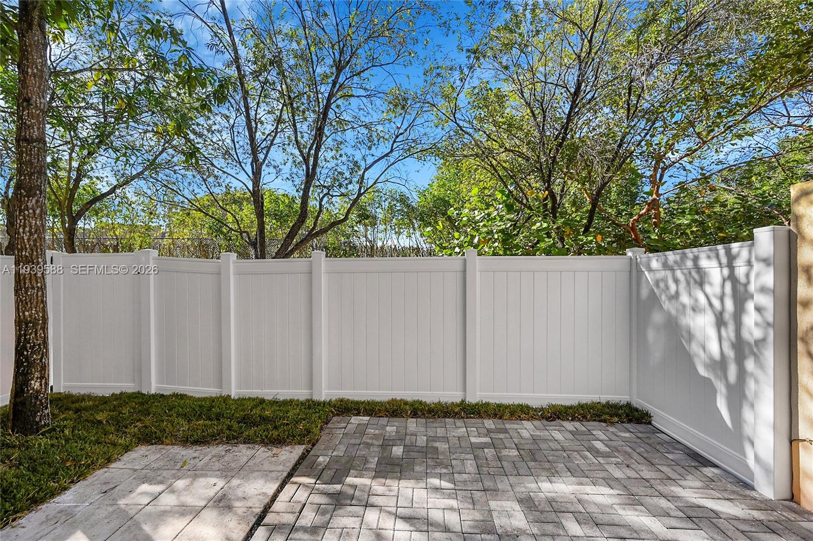 PEMBROKE ISLES - Residential