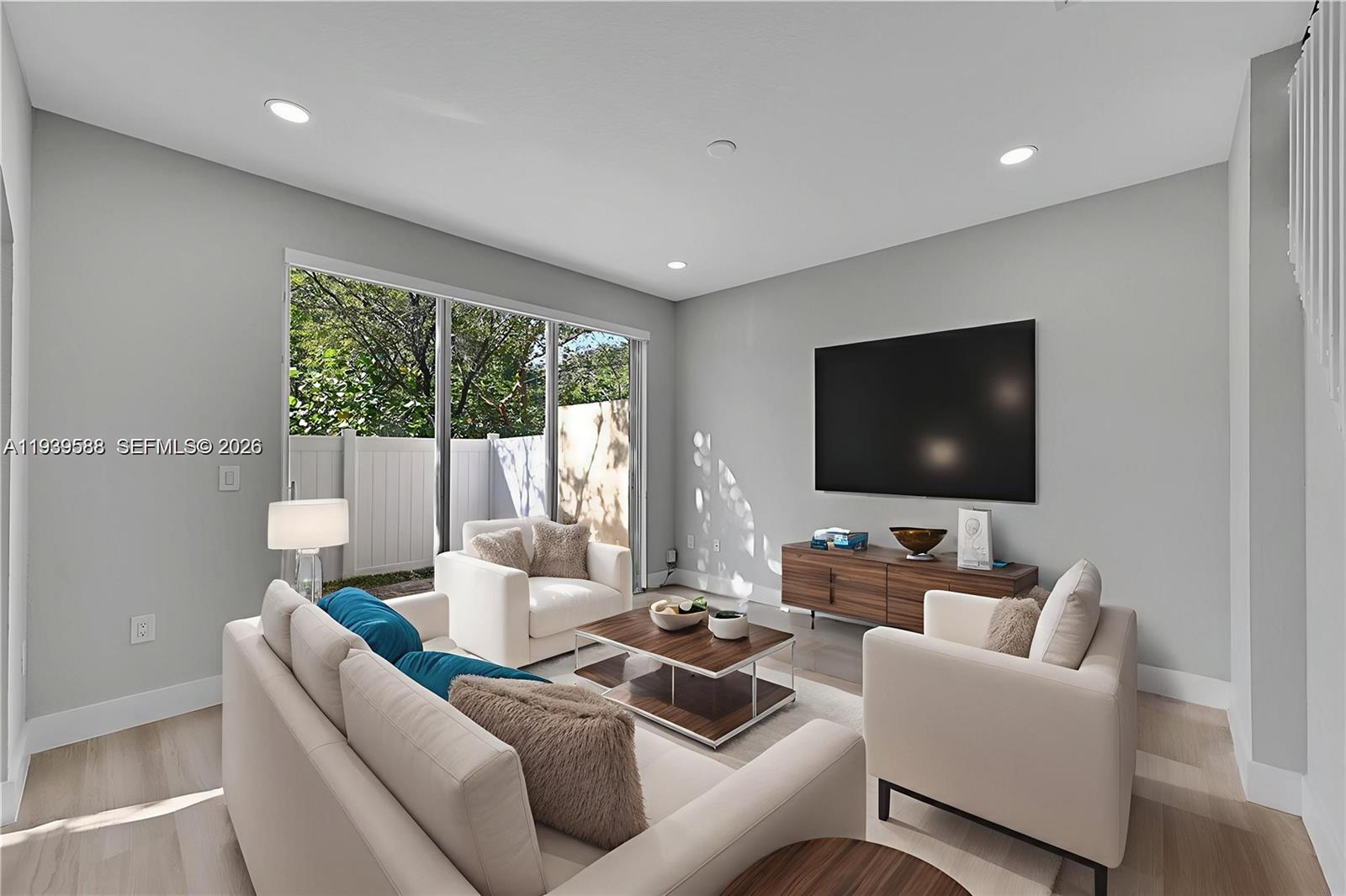 PEMBROKE ISLES - Residential