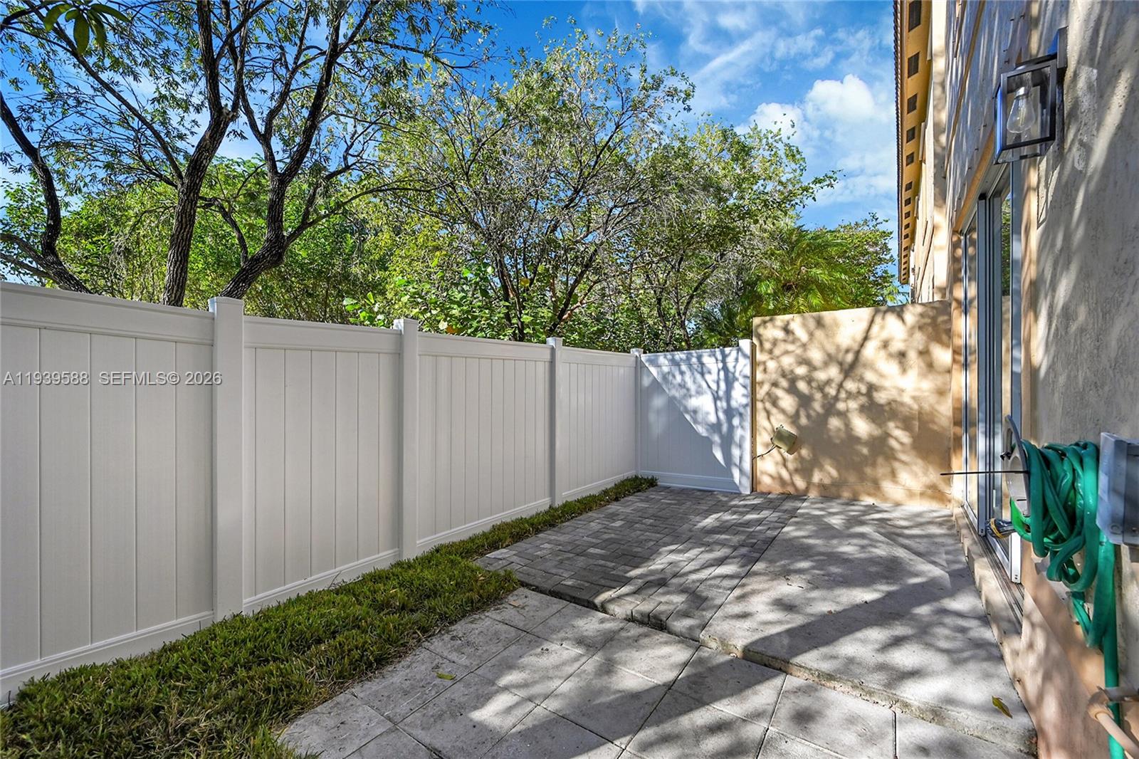 PEMBROKE ISLES - Residential