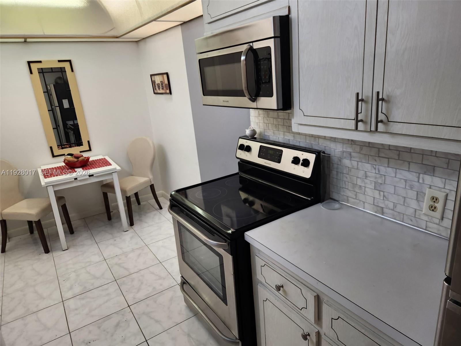 HILLCREST EAST NO 23 COND - Residential