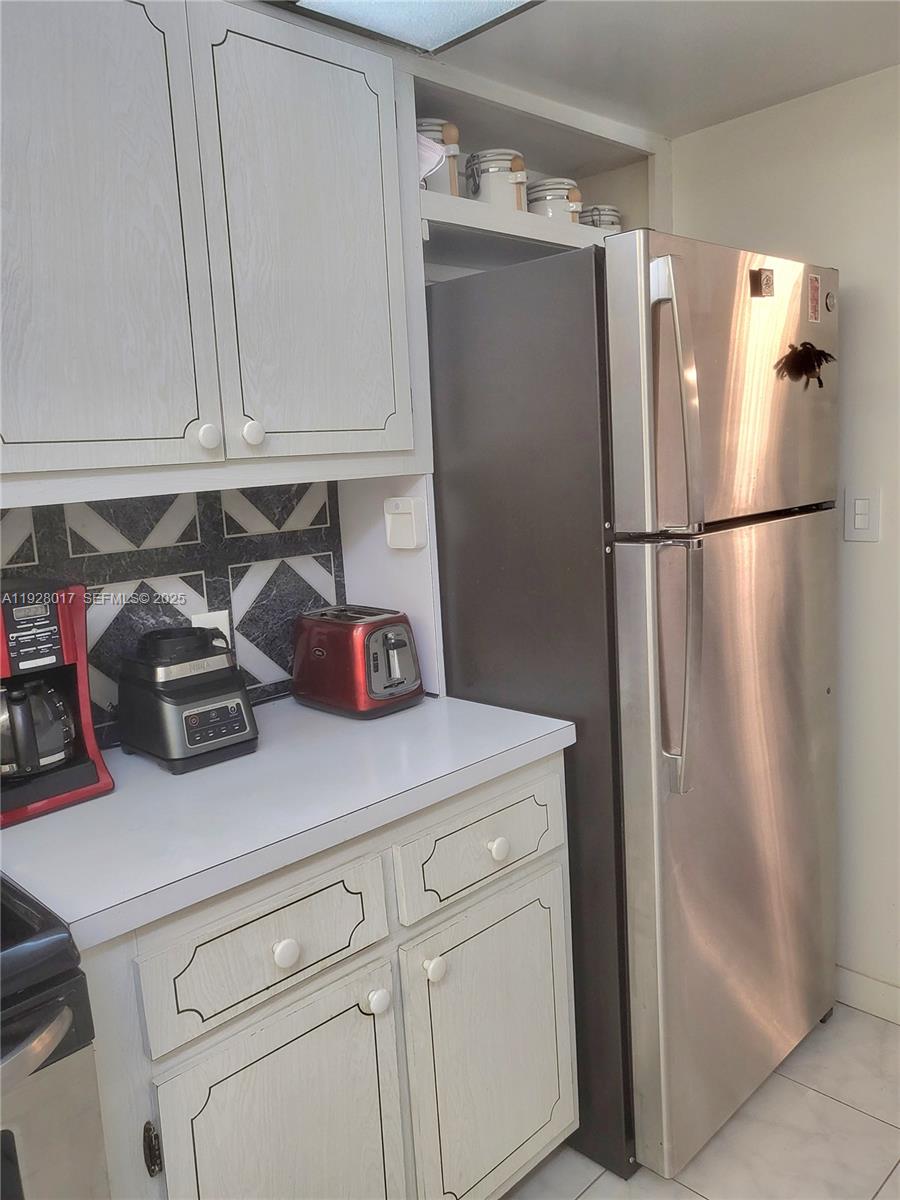 HILLCREST EAST NO 23 COND - Residential