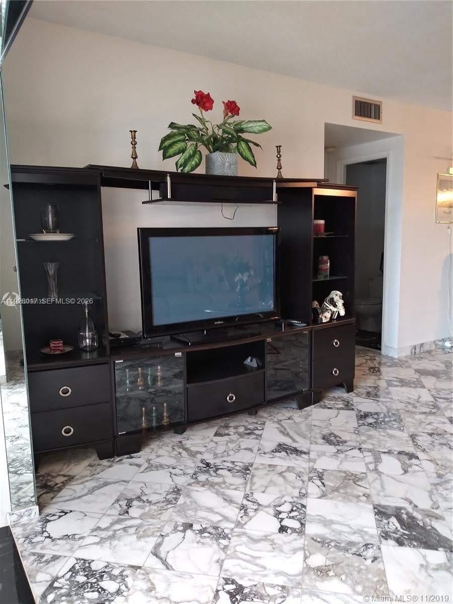 HILLCREST EAST NO 23 COND - Residential