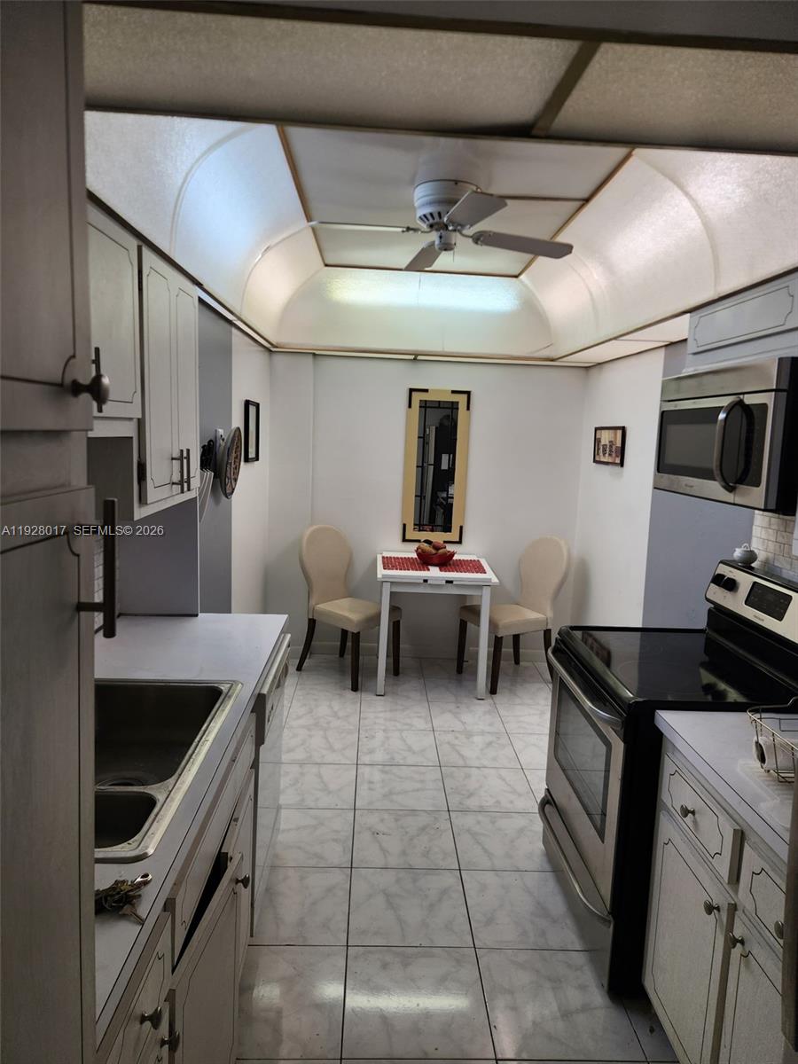 HILLCREST EAST NO 23 COND - Residential