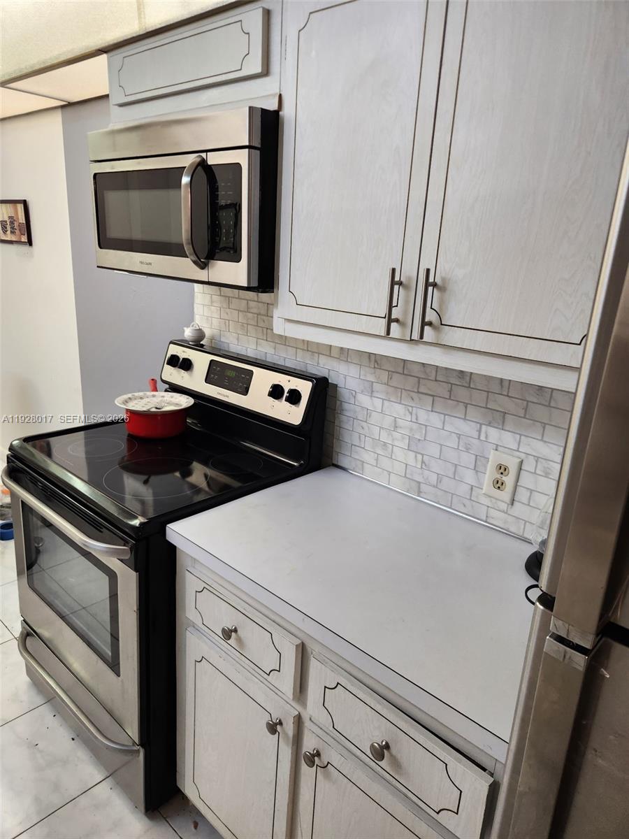 HILLCREST EAST NO 23 COND - Residential