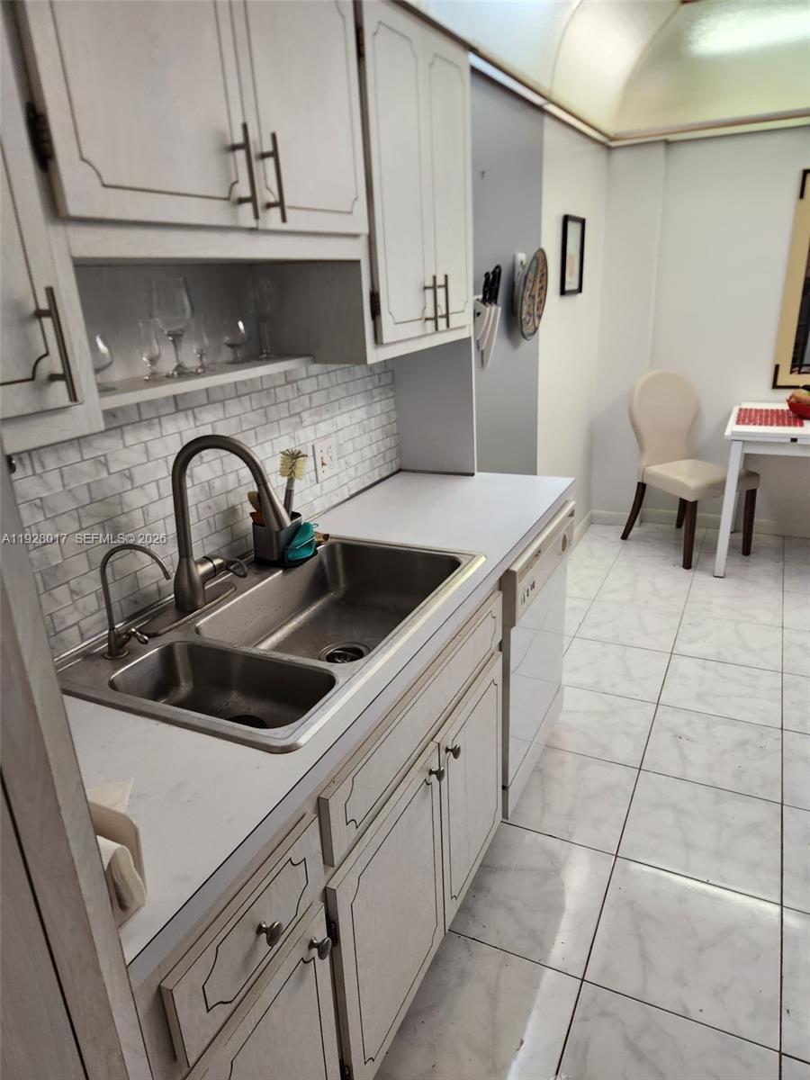 HILLCREST EAST NO 23 COND - Residential