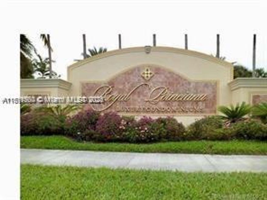 Corner in the 1st floor with lake view from all rooms, 2 bedrooms 1 bath at Royal Poinciana Condo. Has washer and dryer. The condo has pool, gym, tennis courts, greens area, Club house, guest parking. Great investment, can be rented right away.
The apartment is rented until June 30, 2026.