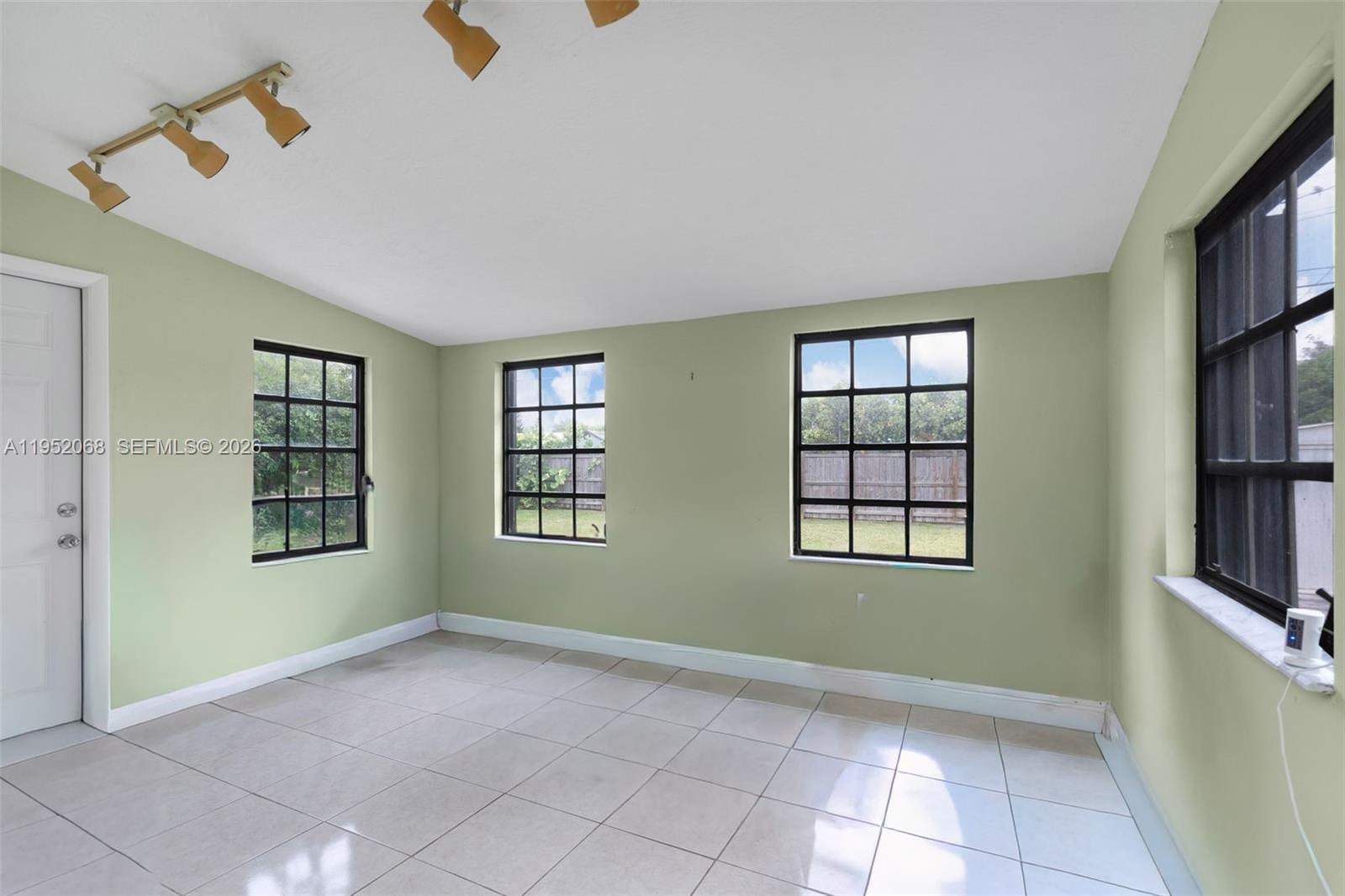 FAIRLAWN ESTS 1ST ADDN - Residential