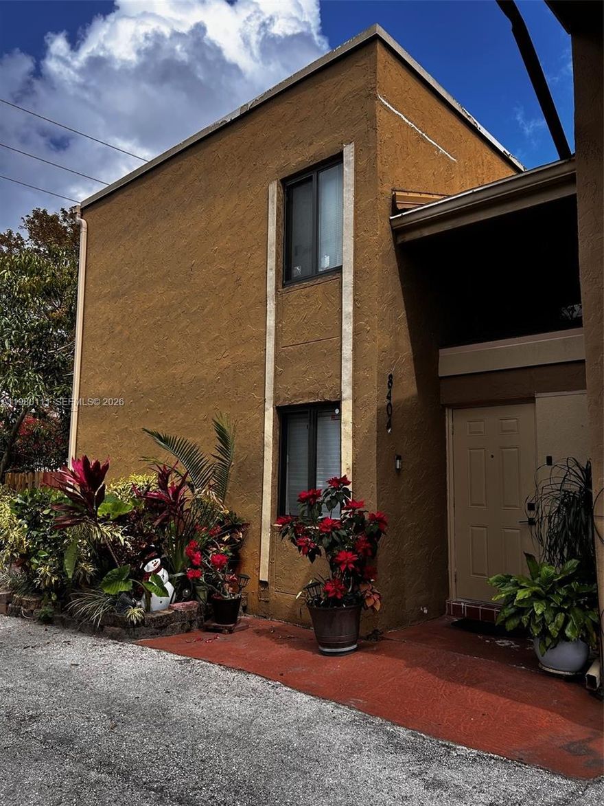 LOCATION LOCATION**  MISSIONWOOD AT MIRAMAR **CALL FOR AN APPOINTMENT NOW!! YOUR CLIENT WILL LOVE THIS  **2 beDROOMS 1.5 BATH ** WITH A GARAGE **40 YRS INSP COMPLETED**ONSITE MANAGEMNT OFFICE**