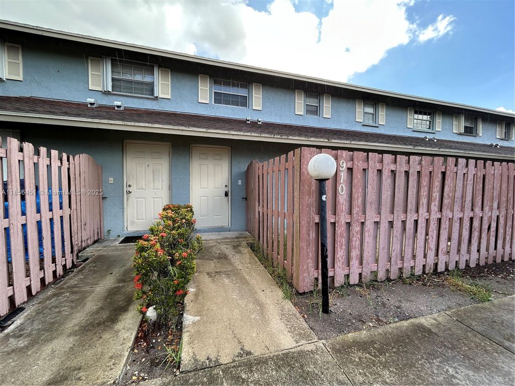 Photo of 910 E Cypress Way E, Palm Springs, FL 33406 (MLS # A11856451)